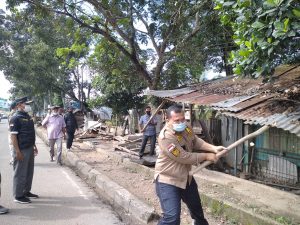 Anggota DPRD Saksikan Penertiban Lapak PKL di Gerbang Masuk Kota Jambi