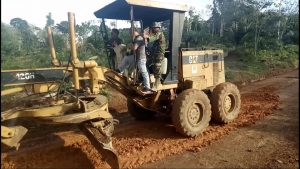 Operator Grader Sangat Senang Dapat Berpartisipasi Membangun Jalan TMMD Bersama TNI