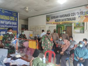 Ratusan Masyarakat Tanjabtim Antusias Mengikuti “Serbuan Vaksinasi” yang Dilaksanakan Kodim 0419/ Tanjab
