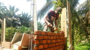 Mahir Pertukangan, Koptu Musei Pasang Bata Untuk Dinding MCK