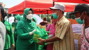Peduli Korban Kebakaran Mendahara, Persit KCK Korem 042/Gapu Gelar Baksos