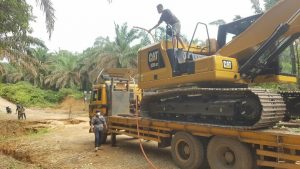 Kodim Sarko Turunkan Alat Berat Perbaiki Jalan yang Putus Menuju Lokasi TMMD