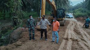 Berkat Sinergi Warga dan TNI, Jalan Menuju Lokasi TMMD Sudah Bisa Dilewati