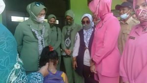 Ketua Persit KCK Koorcab Rem 042/Gapu Tinjau PAUD di Lokasi TMMD 111