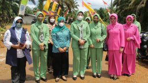 Melalui Baksos di TMMD Bukitberingin, Persit dan Bhayangkari Bersinergi