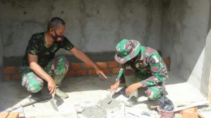 Berkat Pengalamannya, Kapten Suhadi Turun langsung Pasang Keramik