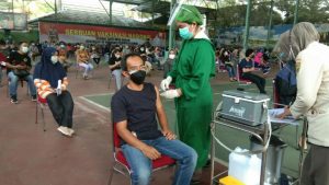 Vaksinasi di Makorem 042/Gapu Diserbu Massa