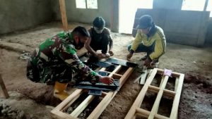 Bedrum TMMD Milik Suprianto Mulai Pasang Kaca Jendela