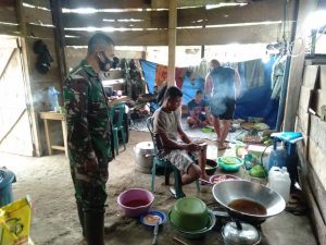 Pastikan Logistik Aman, Pasilog Satgas Cek Dapur Umum TMMD 111