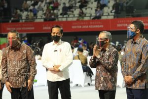 Presiden RI Hadiri Pemberian Vaksinasi Massal Sektor Jasa Keuangan