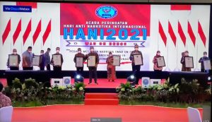 Bahren Nurdin Raih Penghargaan Nasional dari BNN-RI