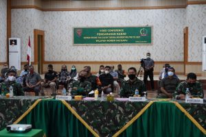 Danrem 042/Gapu Bersama 33 Orang Tua Calon Taruna Akmil Menerima Pengarahan KASAD Melalui Vicon