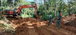 Maksimalkan Alat Berat, Peningkatan Badan Jalan Terus Dipacu Pra TMMD Kodim Sarko