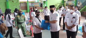 Pemkot Jambi Serahkan Bantuan Pada PKL