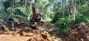 Hari Kelima Pra TMMD, Alat Berat Mulai Terobos Jalan Berlumpur