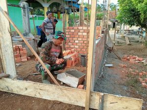 Pra TMMD di Bukit Beringin Bangun Tempat Wudhu dan MCK Mushola Alhidayah