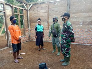 Pastikan Kesiapan TMMD, Kasdim Sarko Tinjau Bedah Rumah