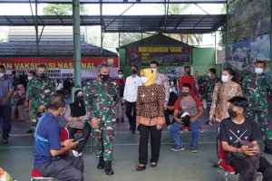 Tinjau Pelaksanaan Vaksinasi di Makorem 042/Gapu, Pj Gubernur Jambi : “Pemprov Targetkan 461.000 orang di Vaksin”