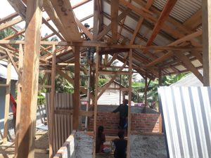 Renovasi Rumah Herman Masuk Tahap Pemasangan Atap