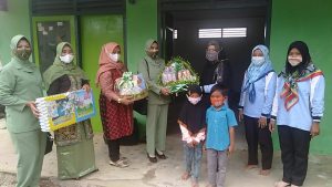 Persit Kodim Sarko Berbagi Kasih Bersama Anak – anak Paud di Lokasi TMMD