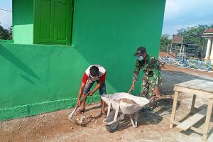 Puing Pembangunan Poskamling Mulai dibersihkan Satgas TMMD