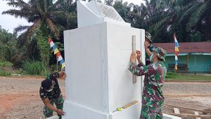 Kreatifnya Anggota Satgas, Tugu Prasasti  TMMD Kodim Sarko Diberi Sentuhan Seni