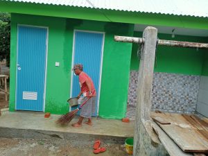 Satgas TMMD Kodim Sarko Selesaikan Pembangunan MCK Madrasah Dusun III