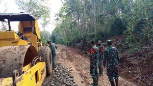Peningkatan Jalan Desa  Program TMMD Kodim 0420/Sarko Terus Digenjot