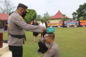 Naik Pangkat Disiram Air Kembang Rasa Syukur di Hari Bhayangkara ke -75
