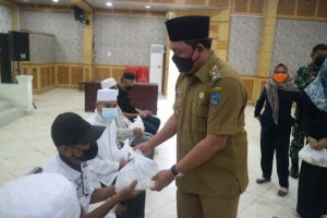 Hairan Tinjau Pelaksanaan Vaksinasi Lansia Dosis Kedua di Kualatungkal