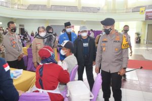 Polda Jambi Gelar Vaksinasi Massal di Kampus UIN