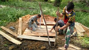 Usai Bedrum, Satgas TMMD Lanjut Buat Septic Tank