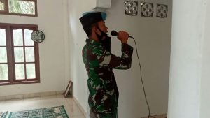 Anggota Satgas TMMD Kodim Sarko Merdu Sekali Adzannya