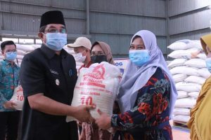Bupati Harap Penyaluran Beras Bantuan PPKM ke Masyarakat Cepat