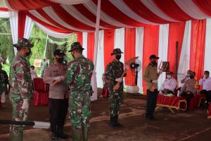 Penyerahan Alat Kerja, Bukti Berakhirnya TMMD 111 Kodim Sarko