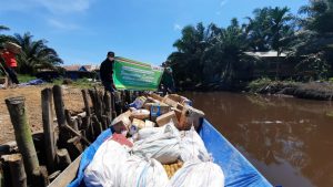 Peduli Korban Kebakaran di Mendahara Tengah, Ansor-Fatayat NU Salurkan Bantuan Pangan Sandang