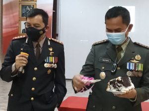Di Hari Bhayangkara, Kapolresta Berikan Surprise Kepada Dandim 0415/Jambi