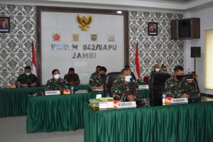 Danrem 042/Gapu Pimpin Rapat Karhutla dan Penanganan Covid-19 Melalui Vicon