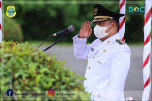 Wakil Bupati Tanjab Timur Pimpin Upacara Penurunan Bendera Merah Putih
