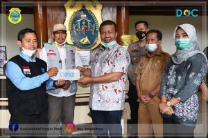 Secara Simbolis Bupati Terima Bantuan Korban Kebakaran