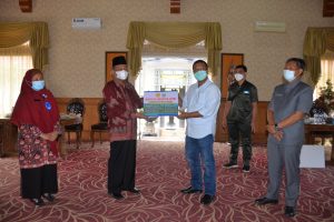 Dukung Sektor Pertanian, Wakil Gubernur Jambi Serahkan Bantuan kepada Masyarakat Tanjungjabung Timur