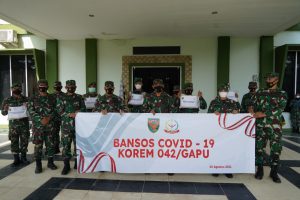 Korem 042/Gapu Salurkan Beras Bantuan Pangdam II/Sriwijaya Untuk Masyarakat Terdampak Covid-19