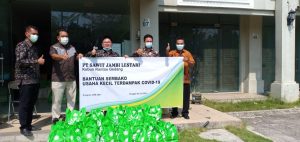 PT Sawit Jambi Lestari Salurkan Sembako Bagi Usaha Kecil dan Rumahan Terdampak Covid-19