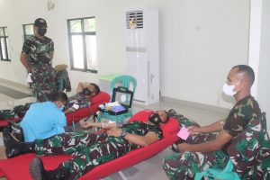 Prajurit Yon Arhanud 10/Gagak Hitam Donorkan Darahnya Bagi Sesama