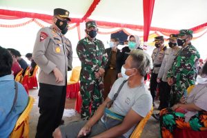 Pangdam II/Sriwijaya Bersama Kapolda Sumsel Tinjau Kegiatan Vaksinasi Massal dan Baksos di Air Sugihan