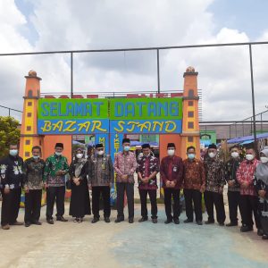 Plt.Ka.Kanwil Buka PORSENI ke VII MAN 1 Bungo