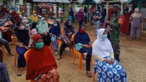 Anggota TNI Yakinkan Masyarakat, Tak Perlu Takut Vaksin