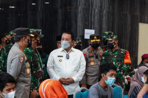 Pangdam II/Sriwijaya Dampingi Panglima TNI Tinjau Vaksinasi Massal Di Kampus UIN Lampung