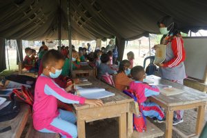 Gedung Sekolah Masih Direhab, Murid SD Tetap Semangat belajar di Tenda Darurat