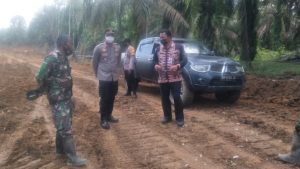 Forkompincam Tebo Ilir Pantau Pengerjaan Jalan di Lokasi TMMD